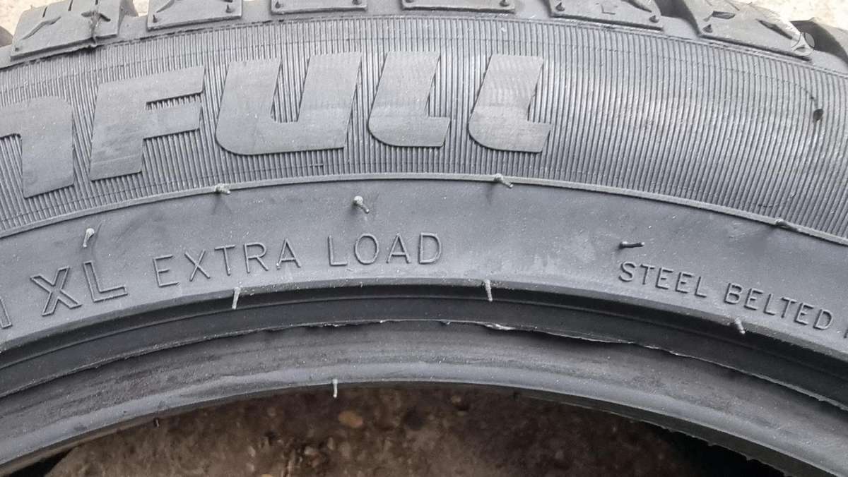 Sunfull SF-982, winter 245/45 R18