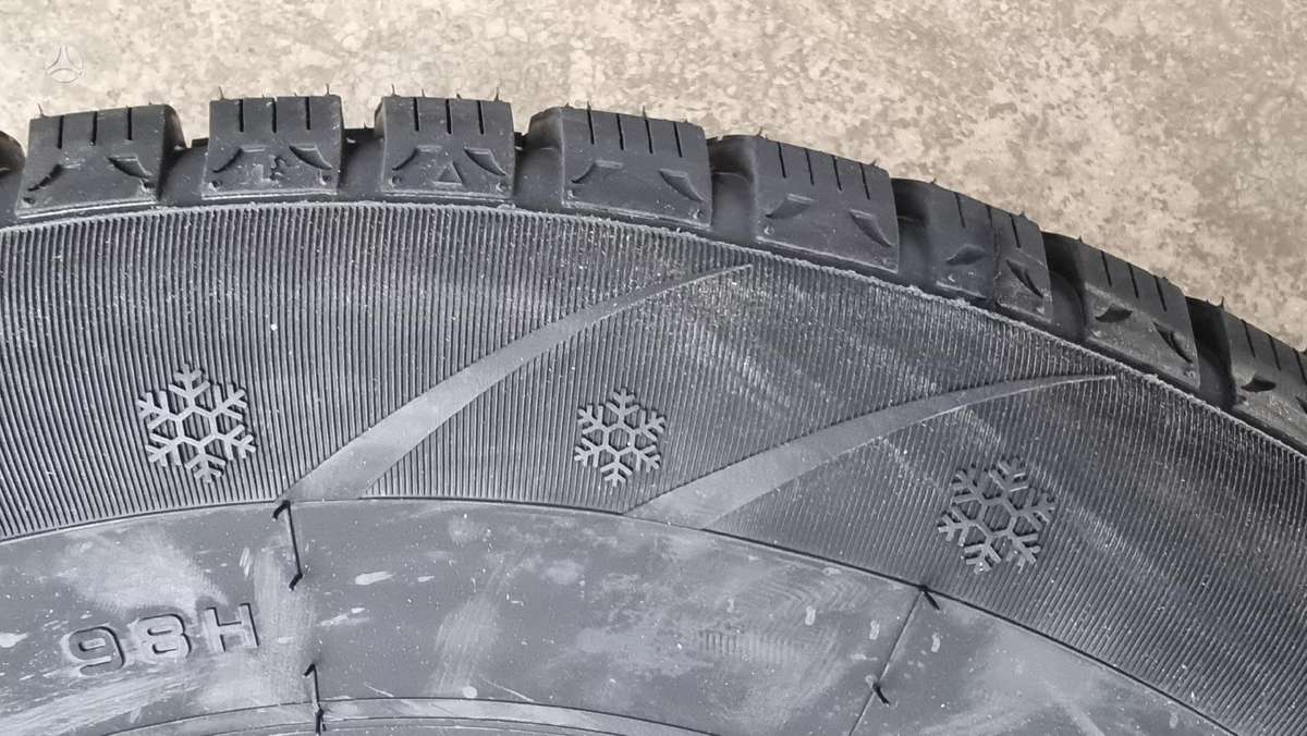 Sunfull SF 982, winter 215/65 R16