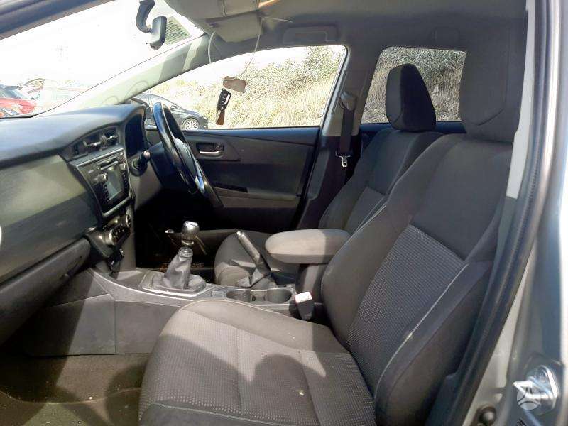 Toyota Auris по частям