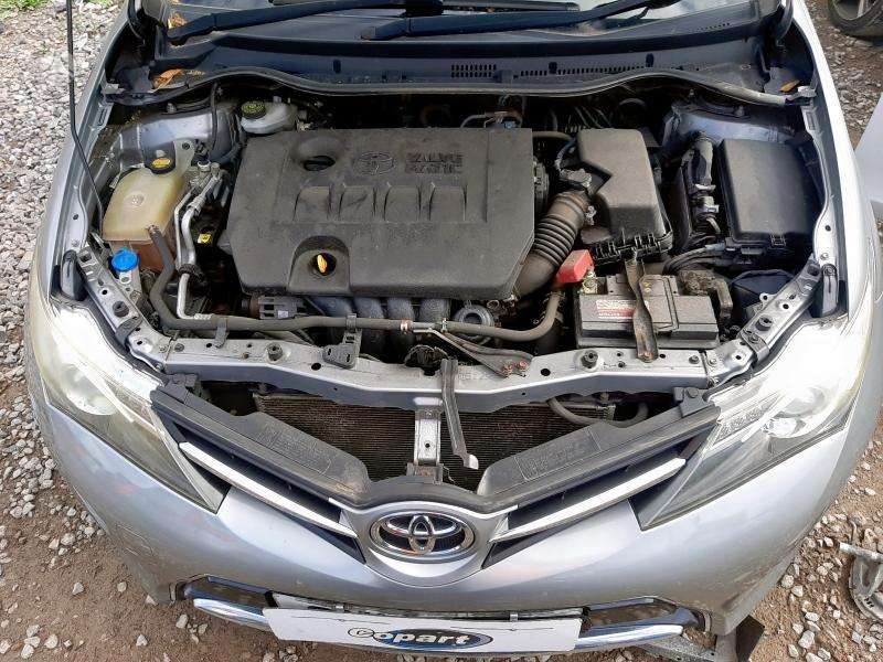 Toyota Auris по частям