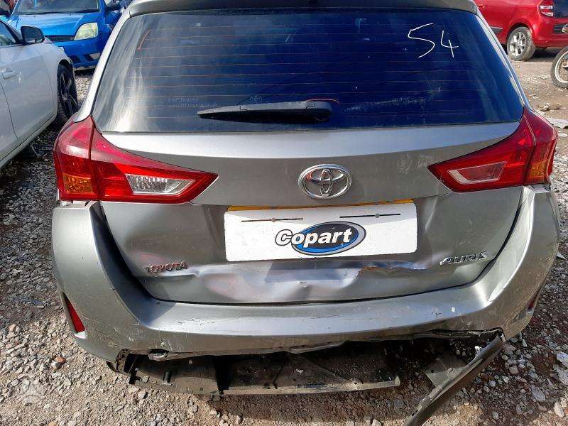 Toyota Auris по частям