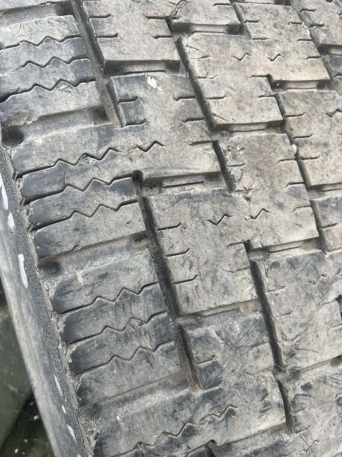 Michelin, all-season 315/80 R22