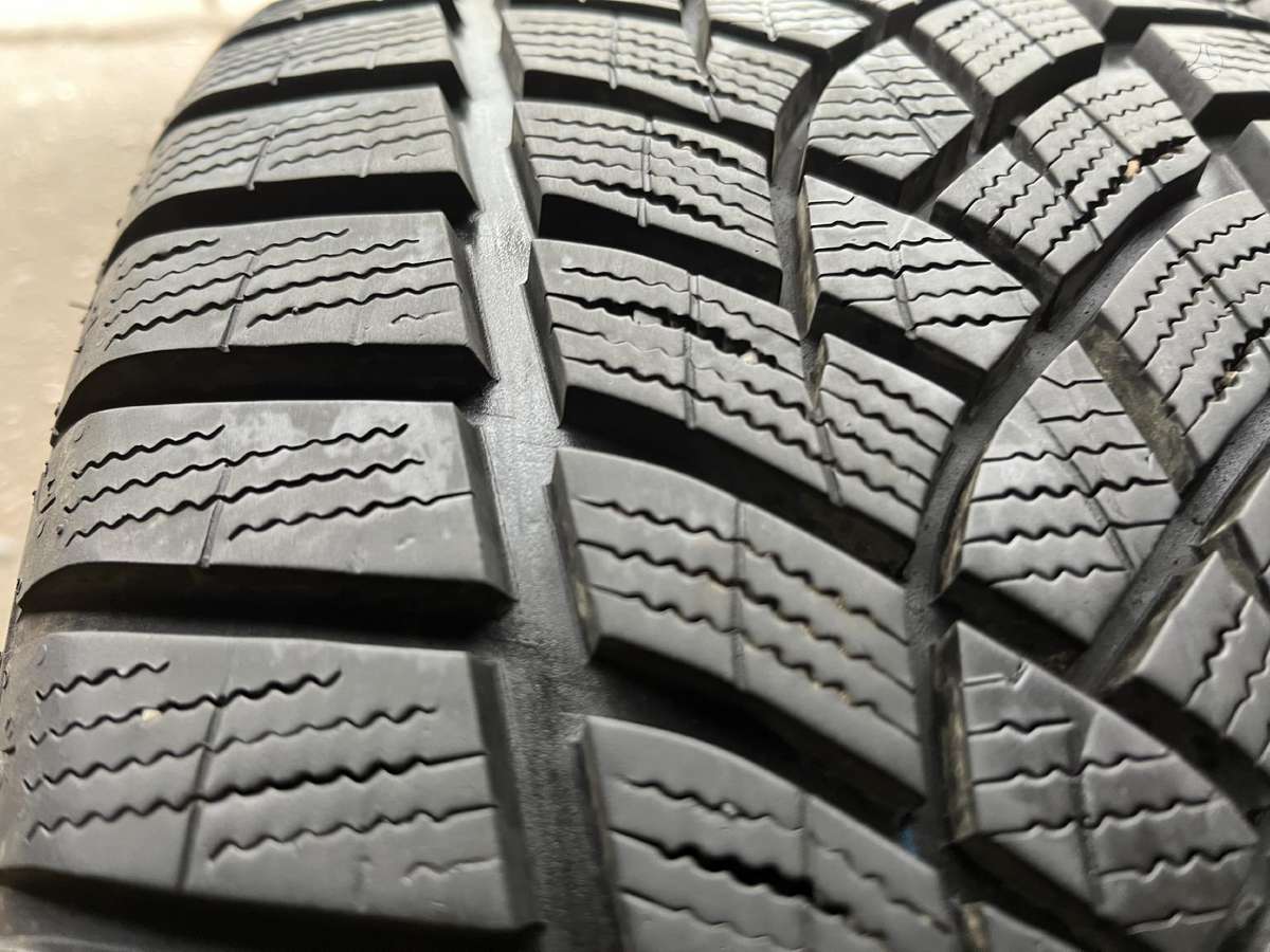Goodyear UG Performance+ 7mm 2022m, winter 235/45 R19