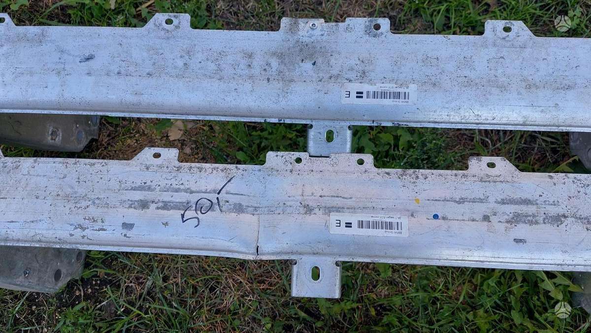 BMW 5 serija Buferiai sparnai balkis