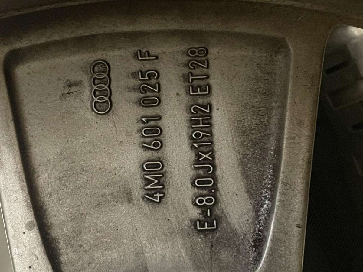Audi Q7, lengvojo lydinio, R19