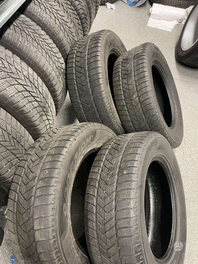 Pirelli Scorpion, winter 235/65 R17