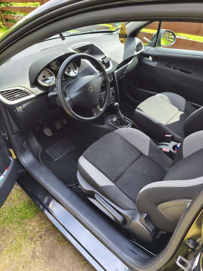 Peugeot 207, 1.6 l., hatchback