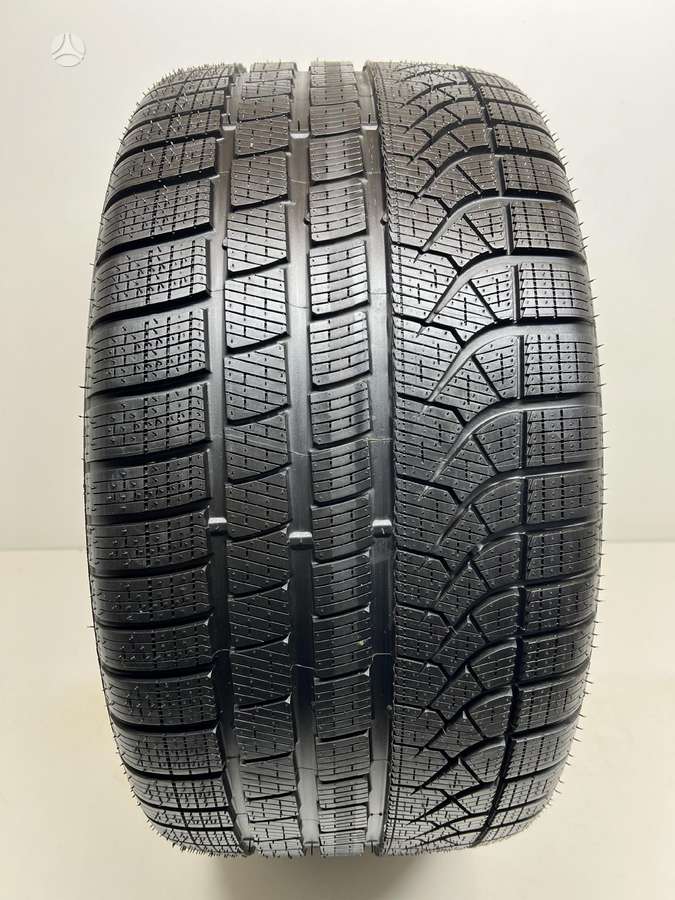 Pirelli P-Zero Winter * 2025m, žieminės 285/35 R21