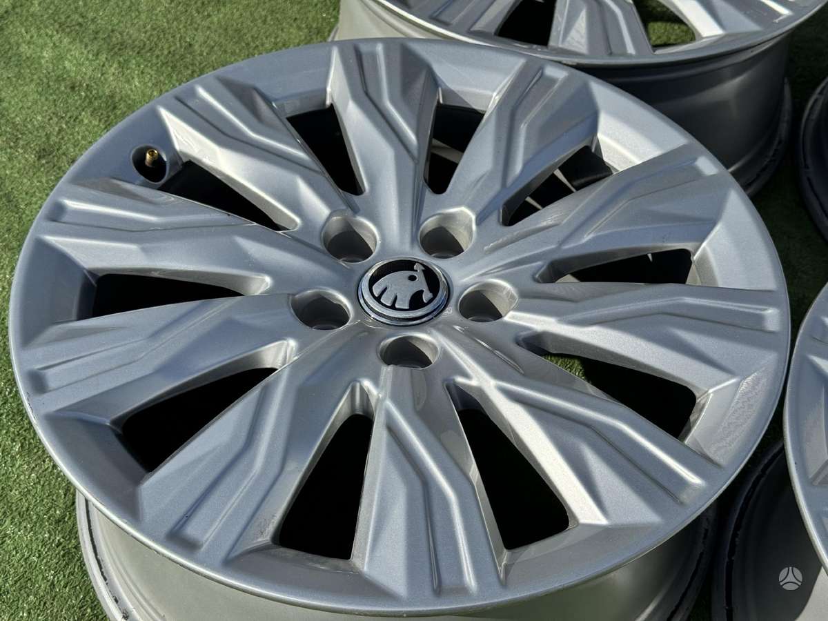 Skoda ORGINALUS - 8J, ET39, легкосплавные , R18