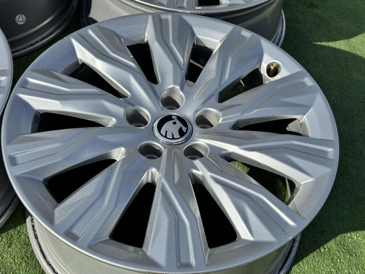 Skoda ORGINALUS - 8J, ET39, легкосплавные , R18