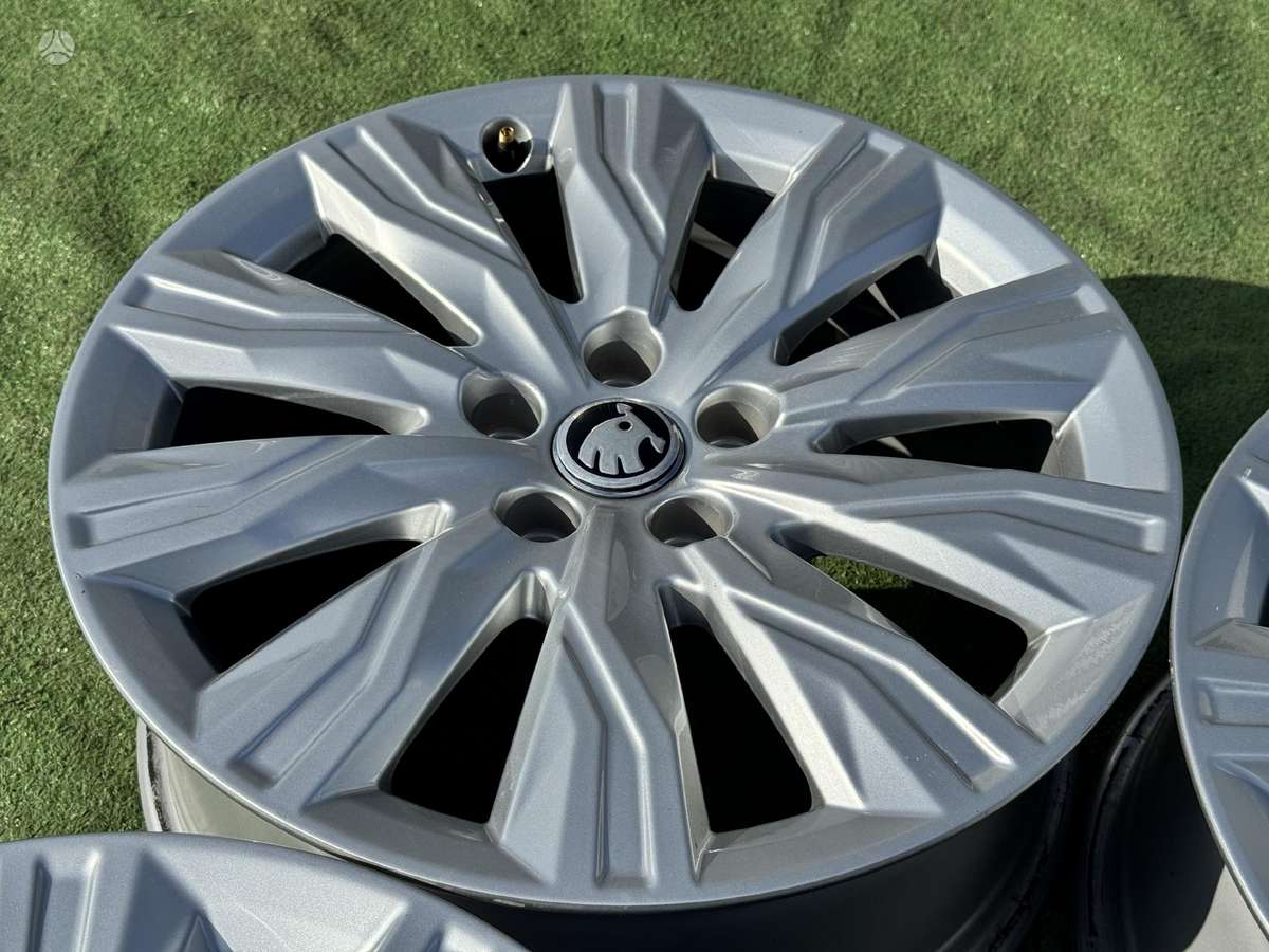 Skoda ORGINALUS - 8J, ET39, легкосплавные , R18