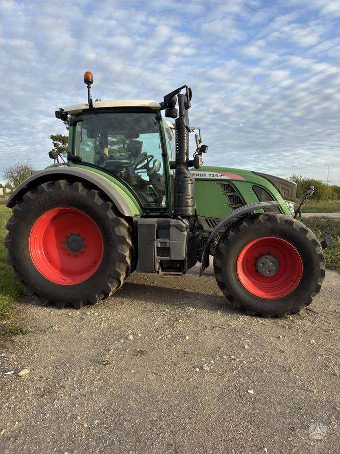 Fendt 724 Vario Profi Plus, traktoriai