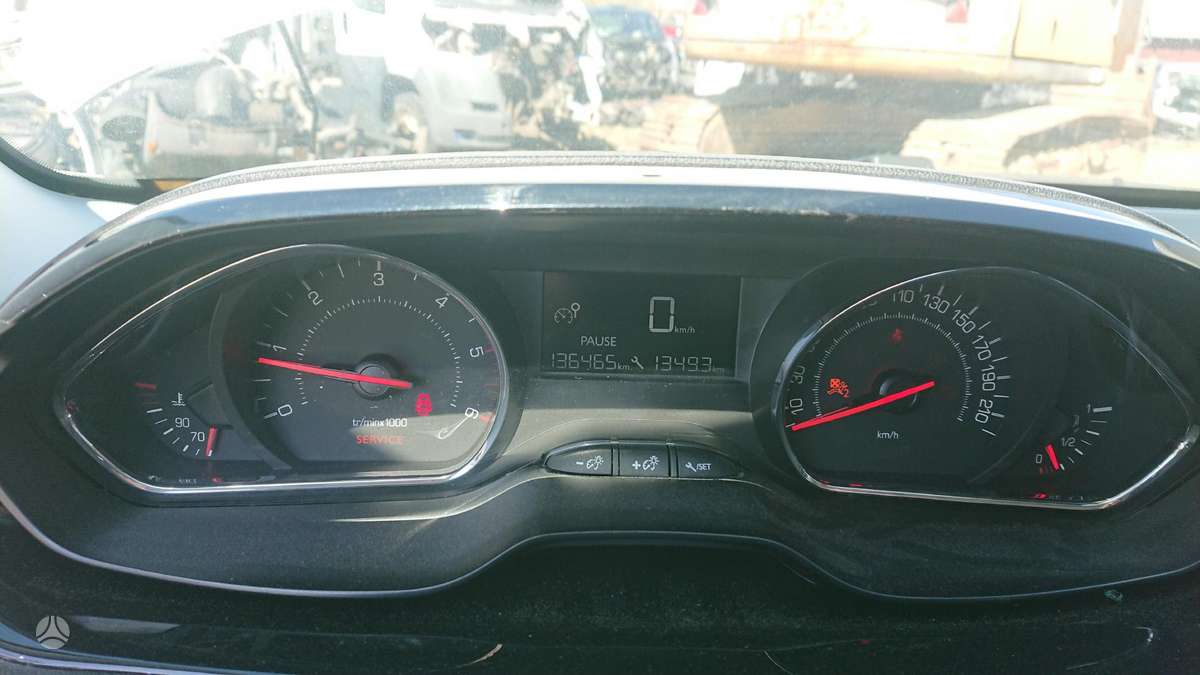 Peugeot 208 по частям