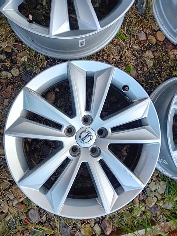 Volvo, lengvojo lydinio, R17