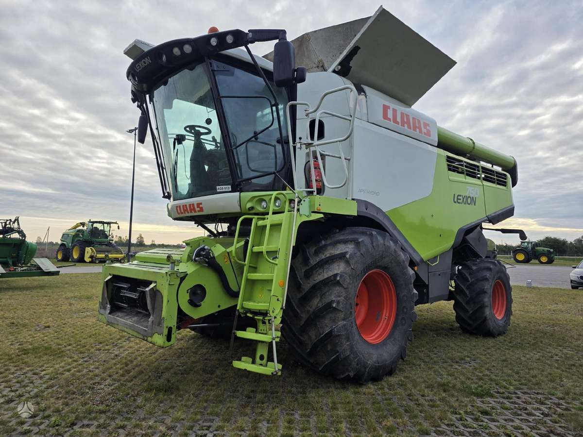 Claas Lexion 760, combine harvesters