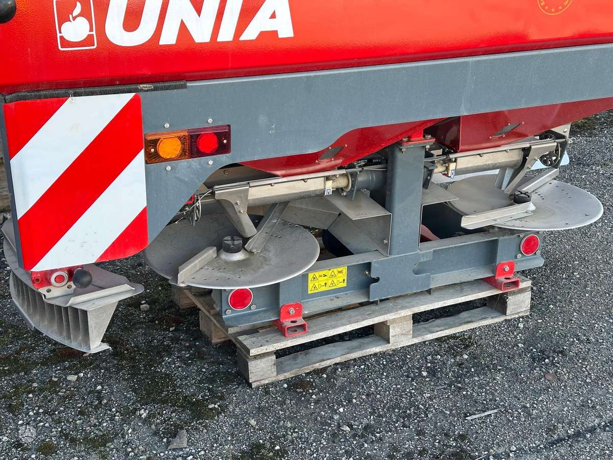 Unia MXL 2100, разбрасыватели