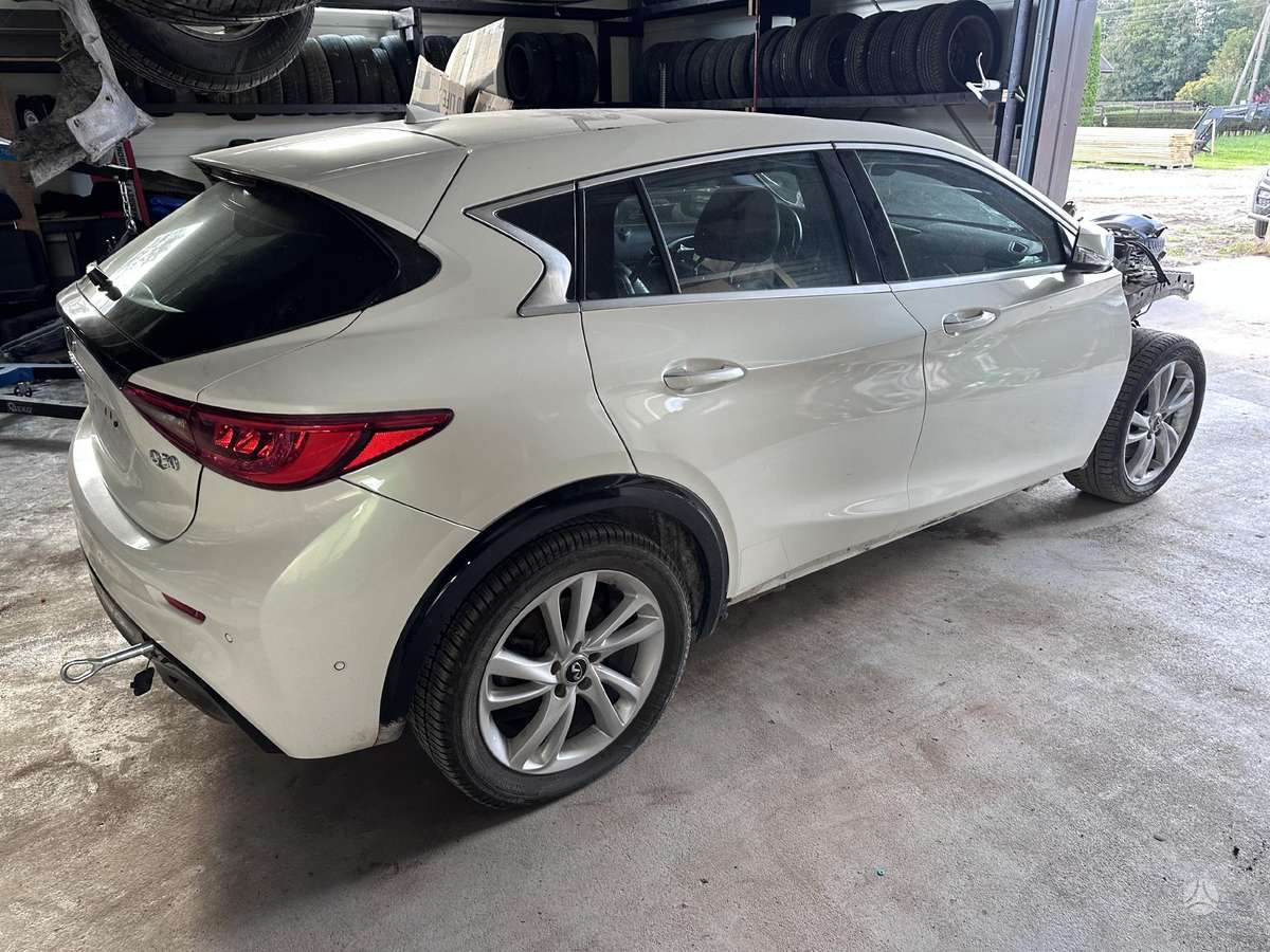 Infiniti Q30