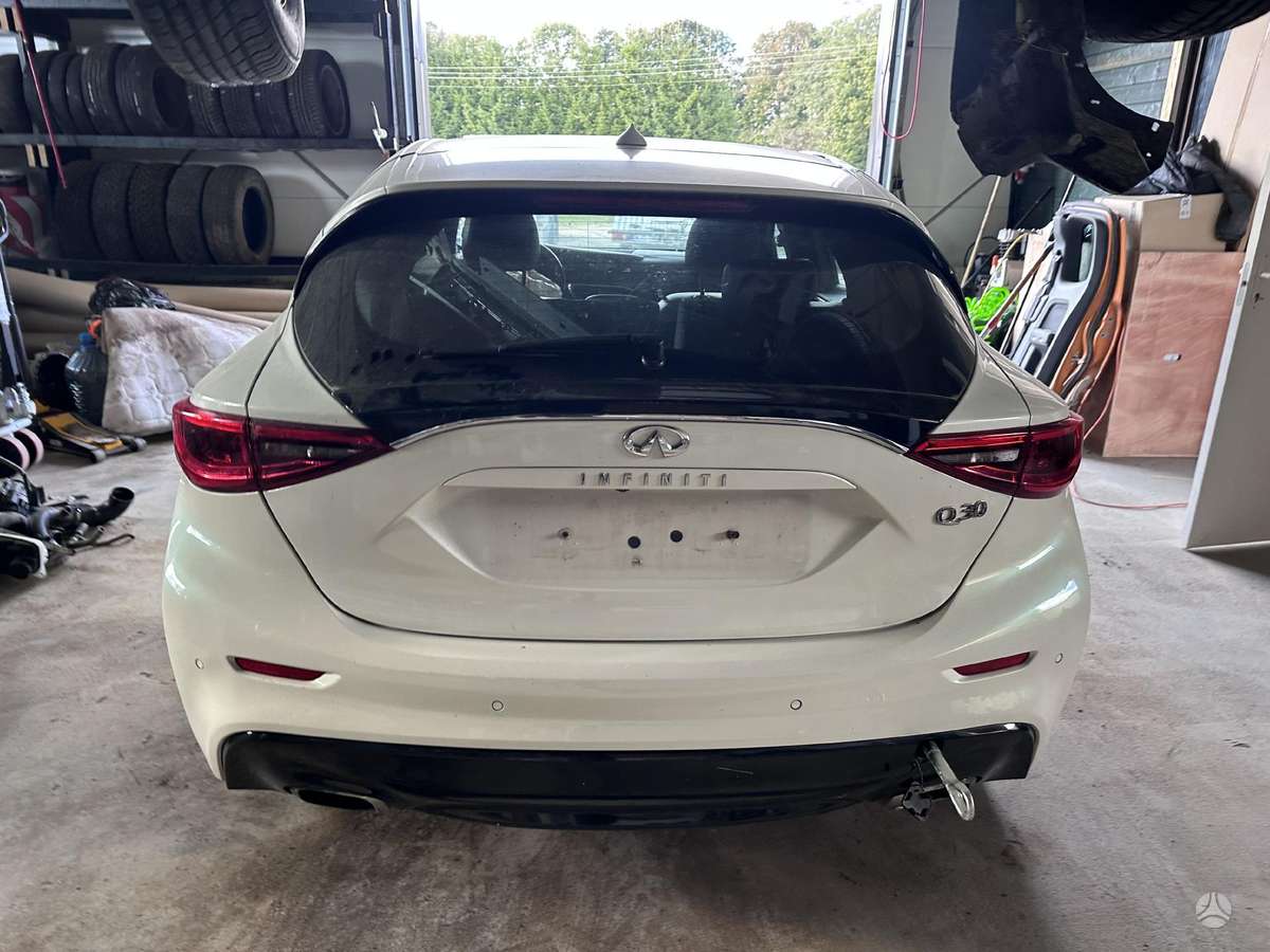 Infiniti Q30