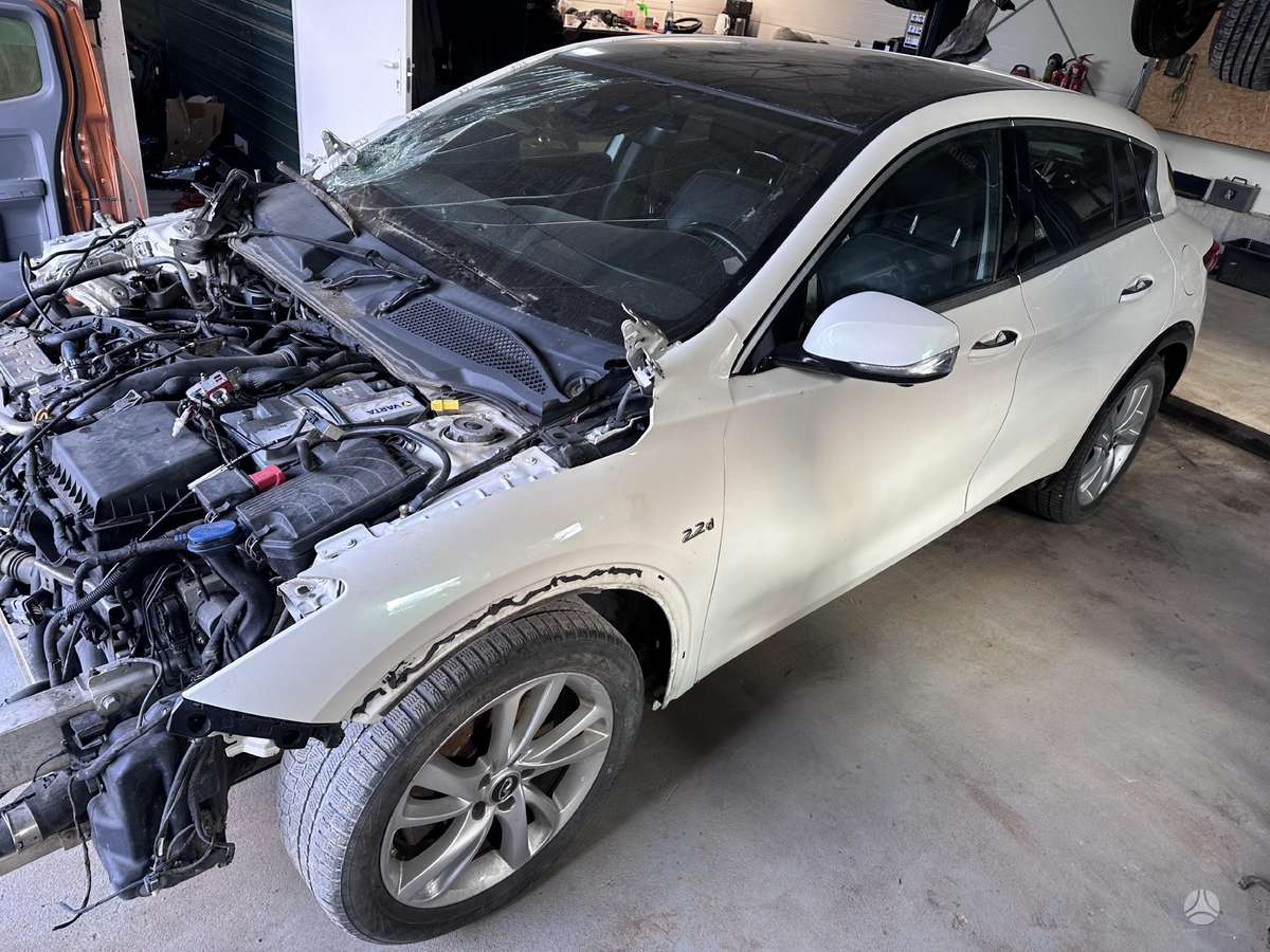 Infiniti Q30