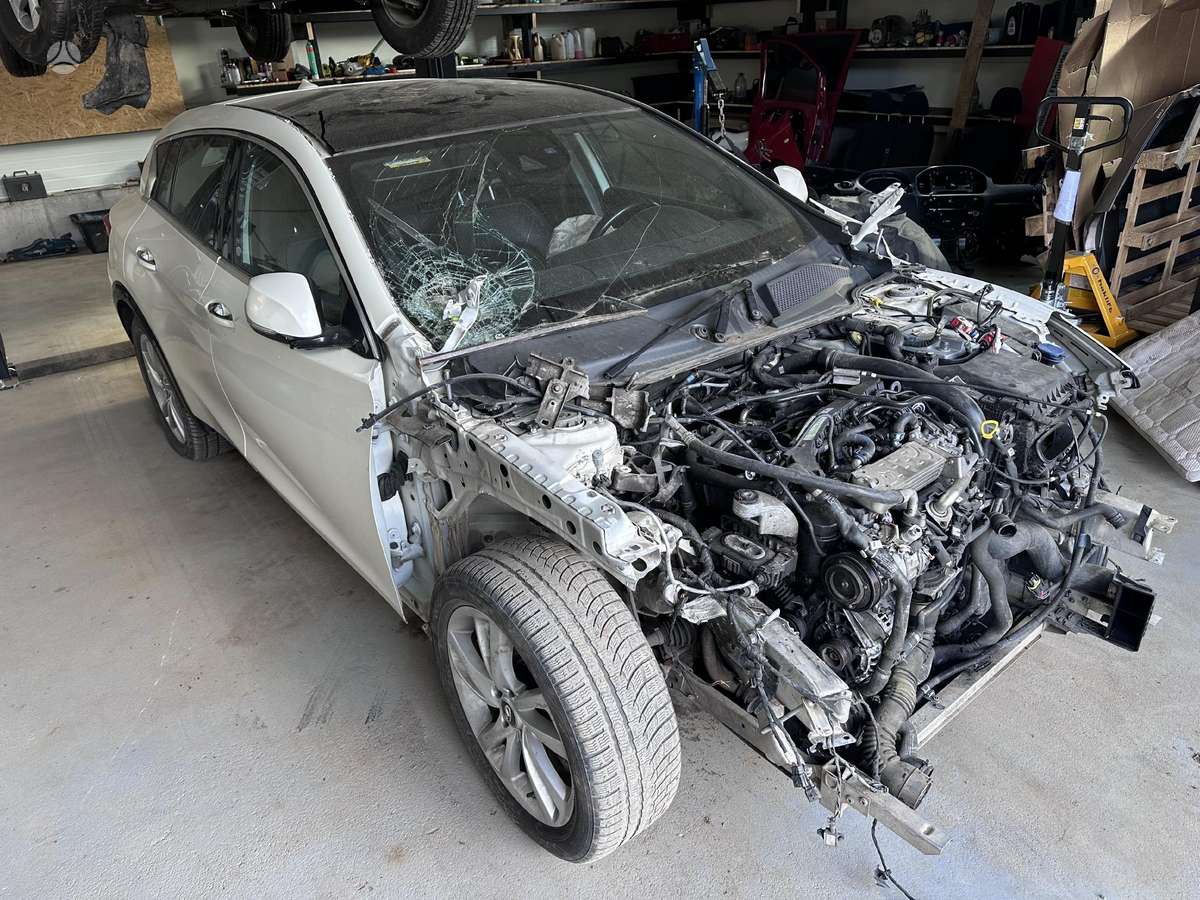 Infiniti Q30