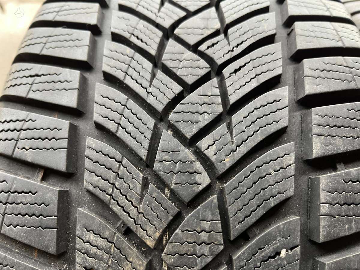 Goodyear UG Performance gen-1 8mm, winter 225/45 R18