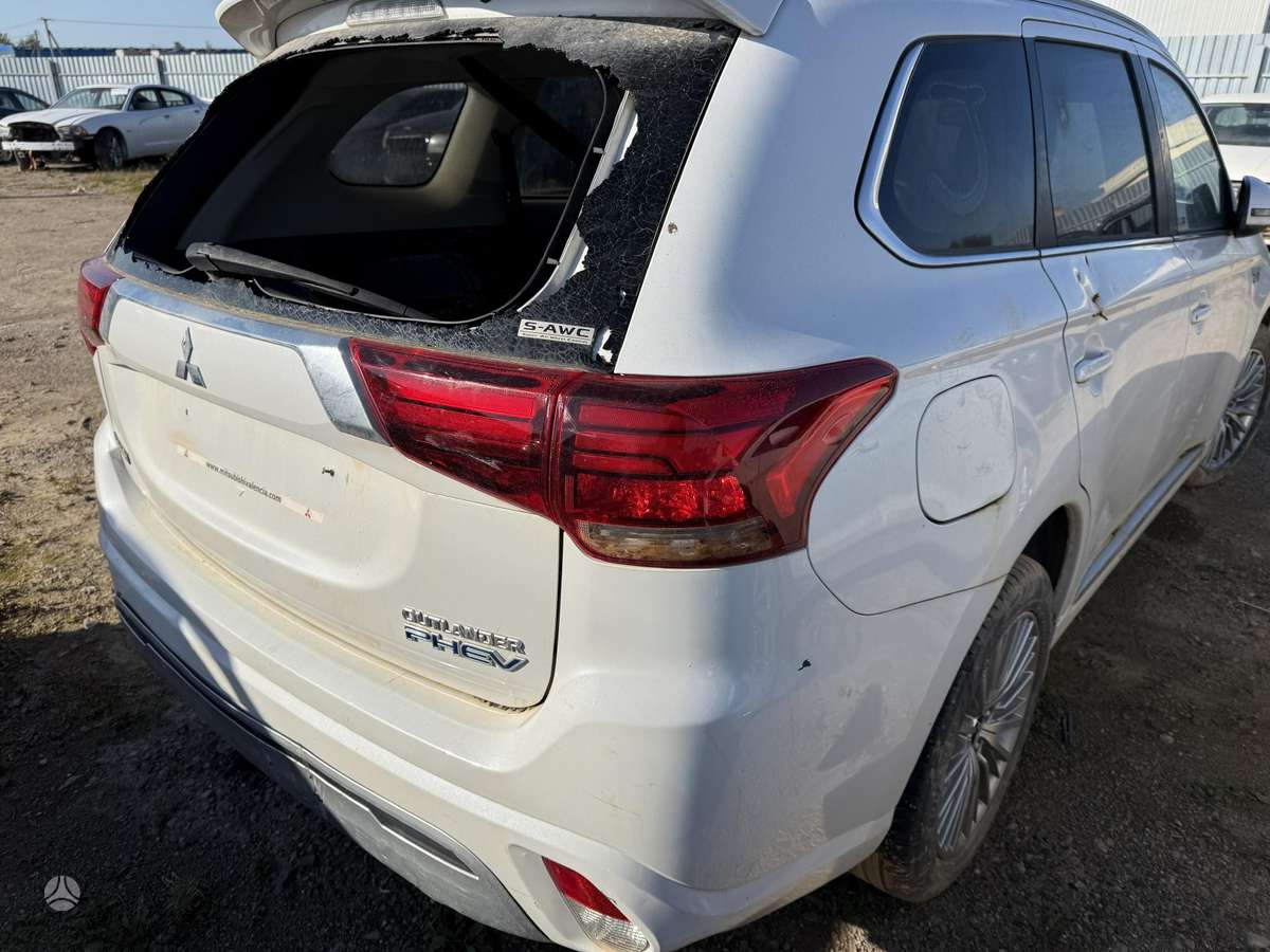 Mitsubishi Outlander dalimis