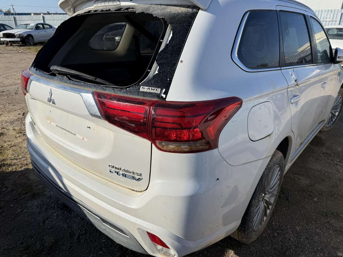 Mitsubishi Outlander по частям