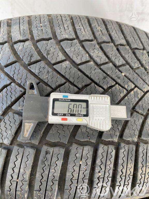 Bridgestone BLIZZAK LM005, всесезонные 235/35 R19