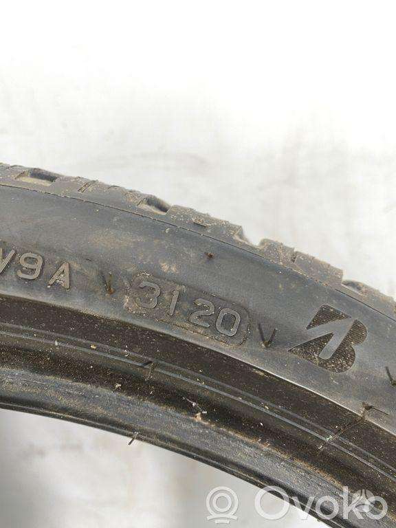 Bridgestone BLIZZAK LM005, всесезонные 235/35 R19