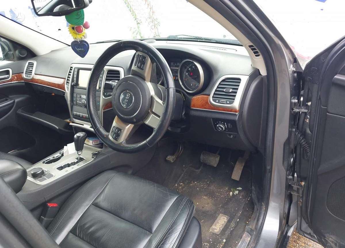 Jeep Grand Cherokee dalimis