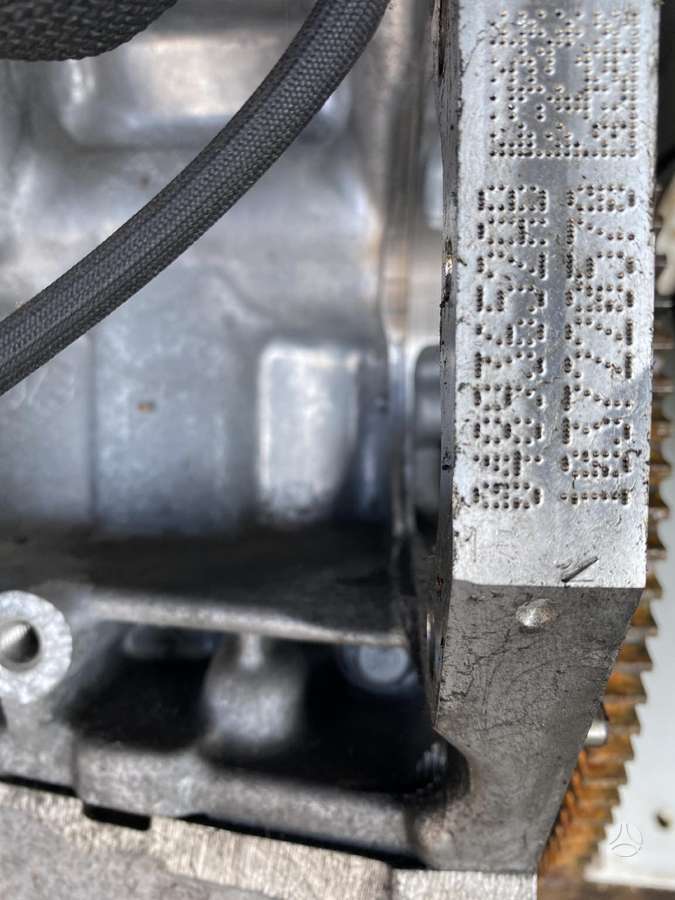 Dodge Challenger variklio detalės