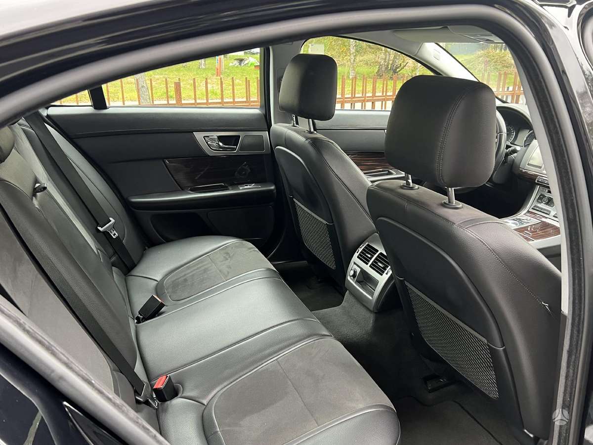 Jaguar XF, 3.0 l., Седан