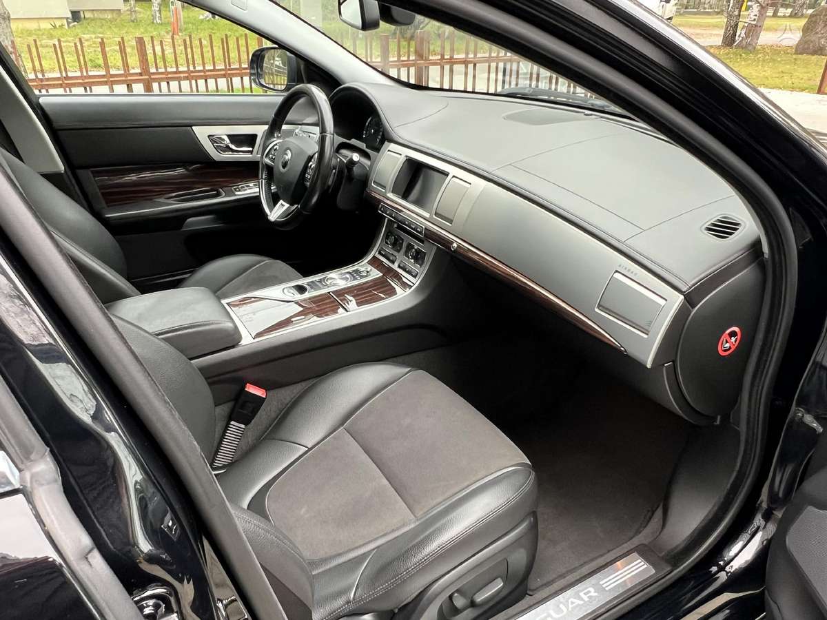 Jaguar XF, 3.0 l., Седан