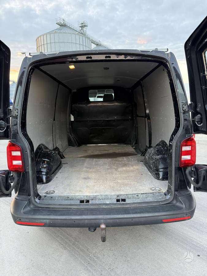 Volkswagen Transporter, cargo van