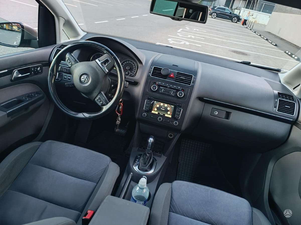 Volkswagen Touran - 4