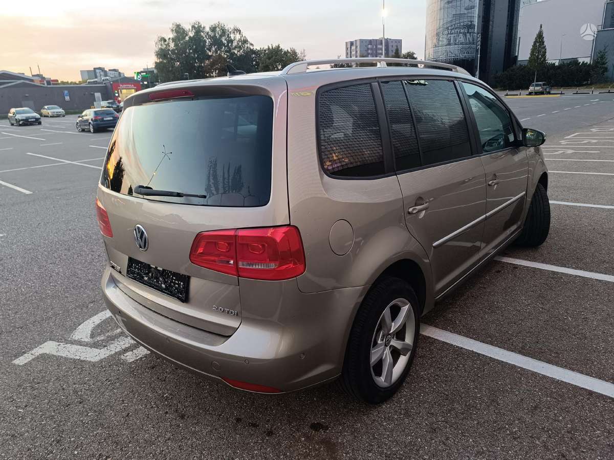 Volkswagen Touran - 10