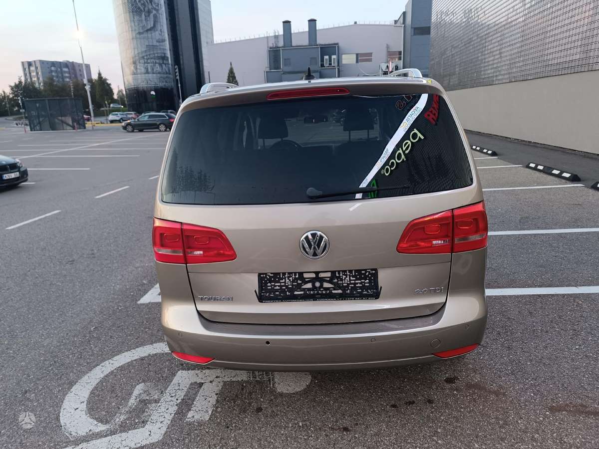 Volkswagen Touran - 11