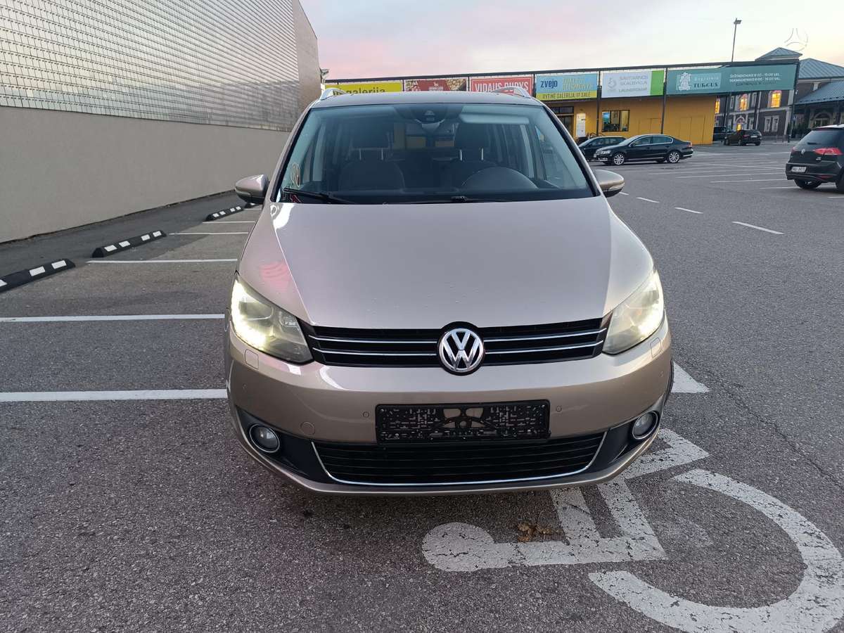 Volkswagen Touran - 12