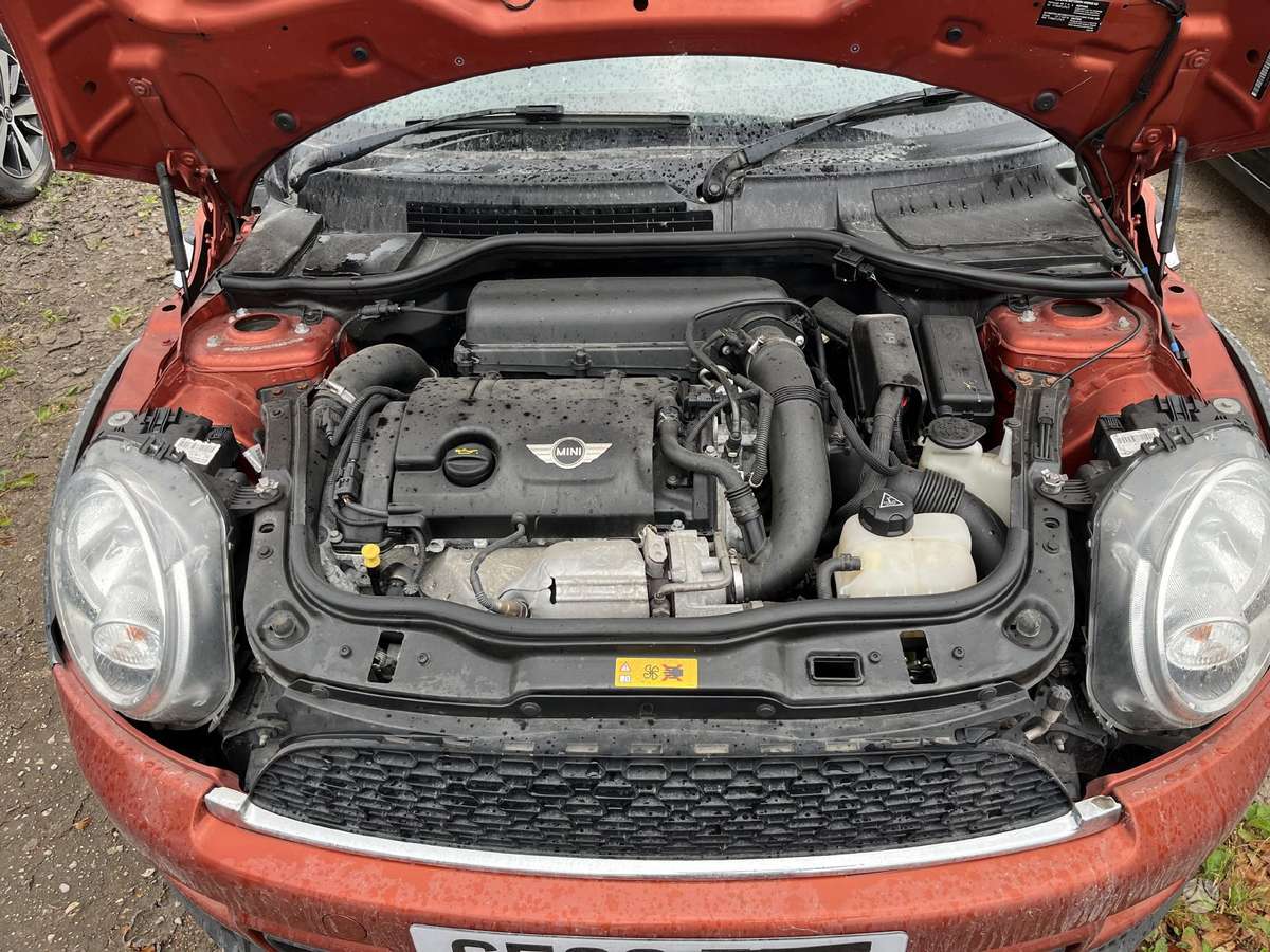 Mini Cooper for parts. Dalimis