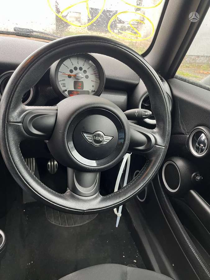 Mini Cooper rezerves daļās. Dalimis