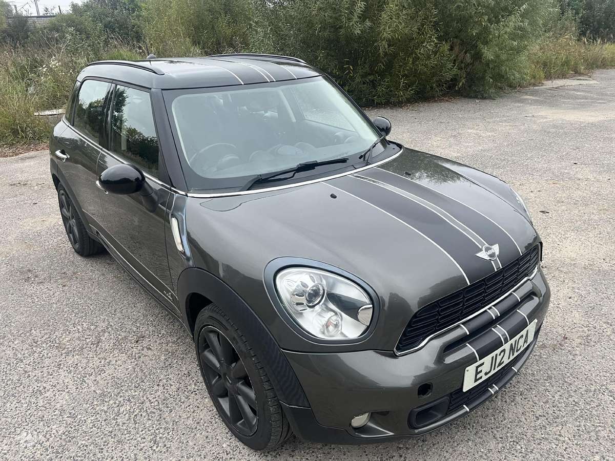 Mini Countryman dalimis. Dalimis