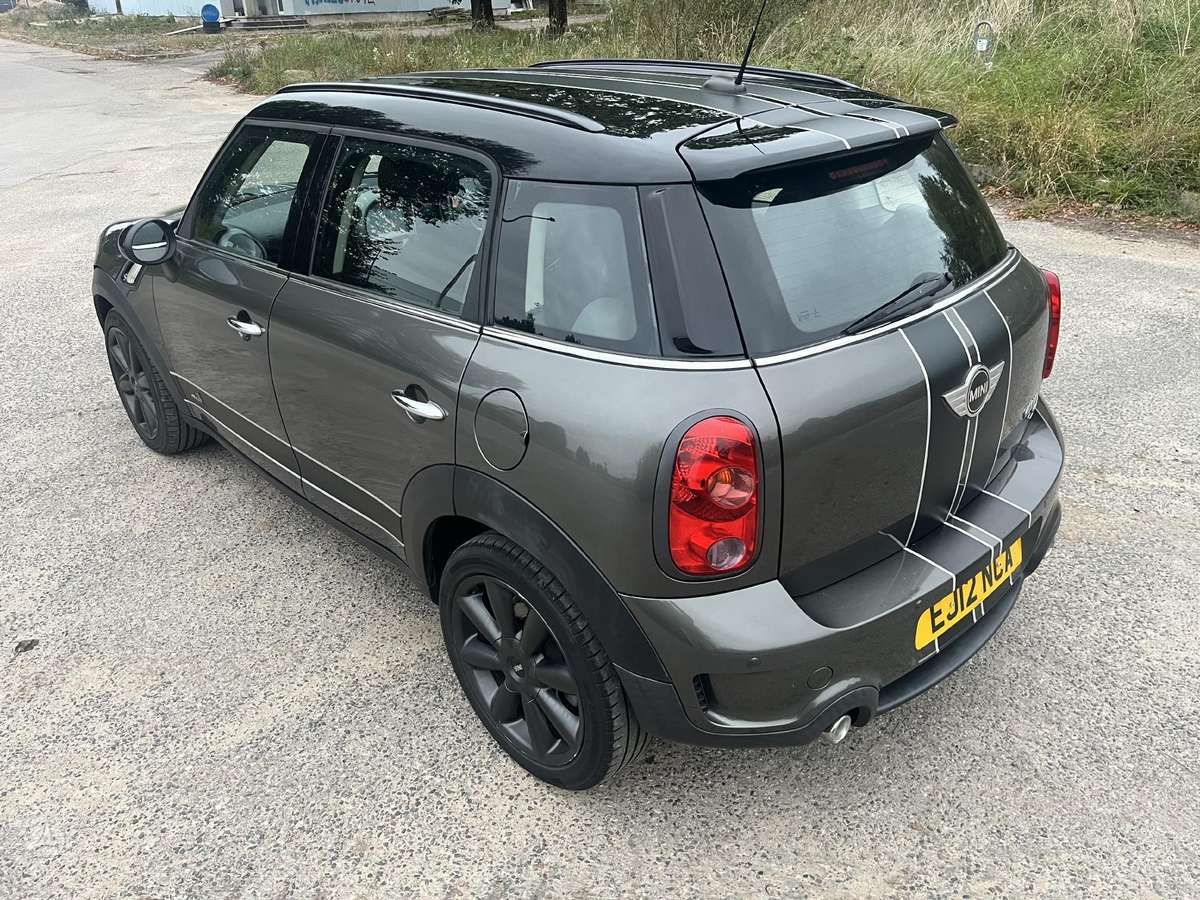 Mini Countryman dalimis. Dalimis