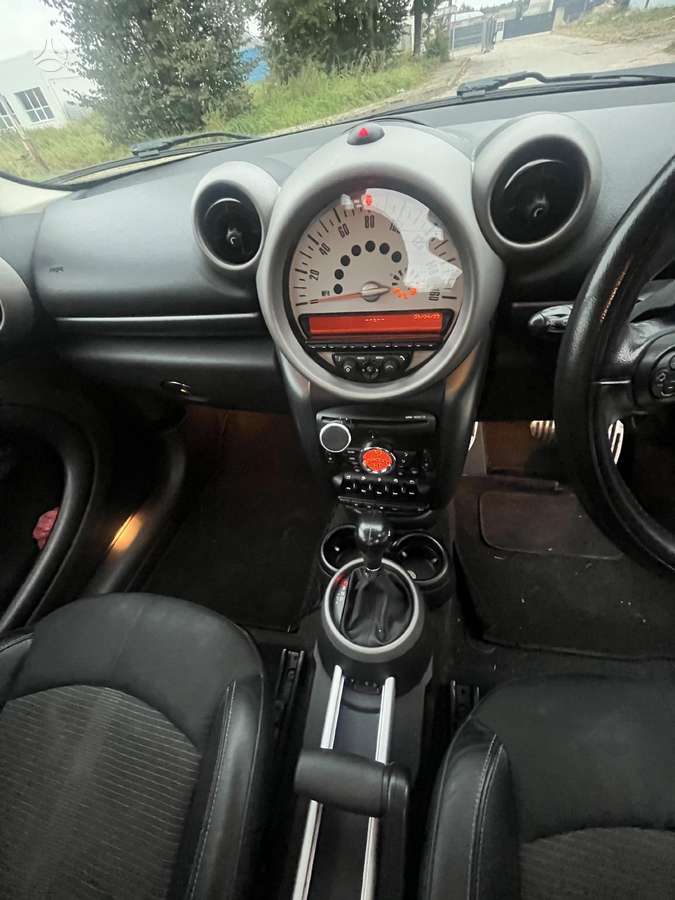 Mini Countryman dalimis. Dalimis