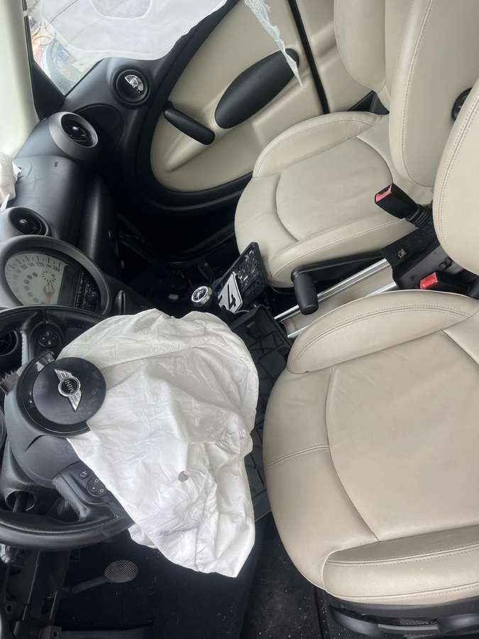 Mini Countryman dalimis. Dalimis