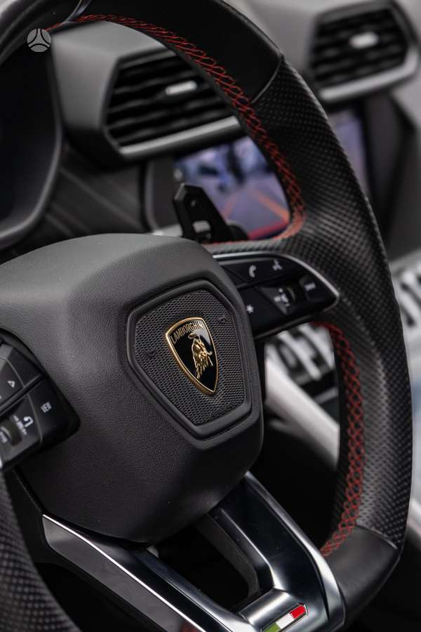 Lamborghini Urus, 4.0 l., visureigis / krosoveris