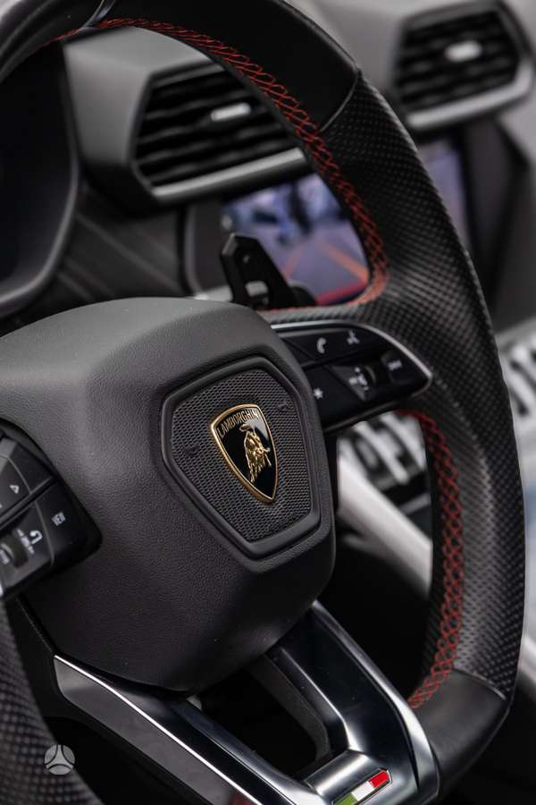 Lamborghini Urus, 4.0 l., visureigis / krosoveris