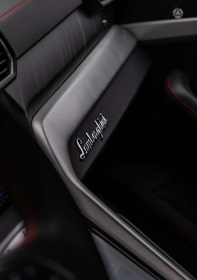 Lamborghini Urus, 4.0 l., visureigis / krosoveris