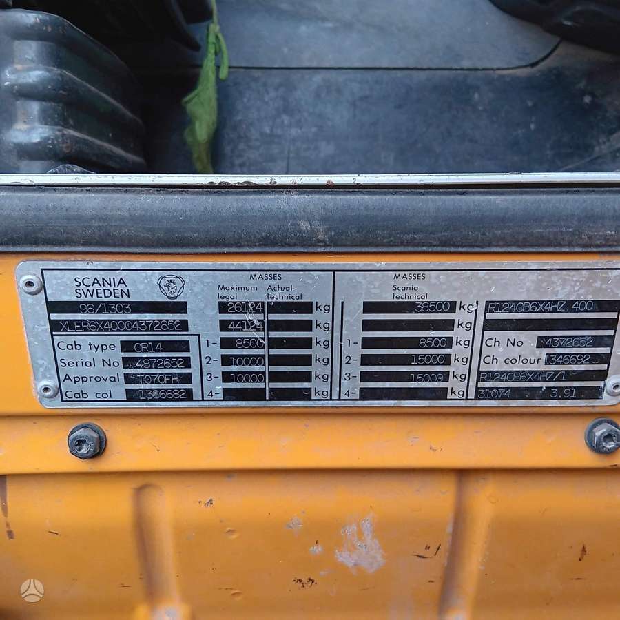 Scania 124C, su kranu