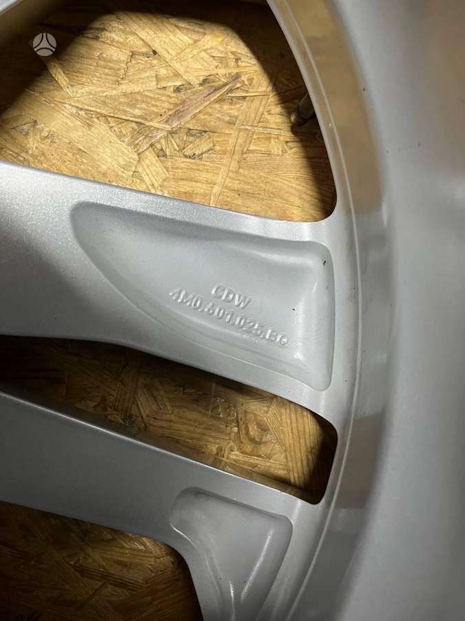 Audi Q7, lengvojo lydinio, R20