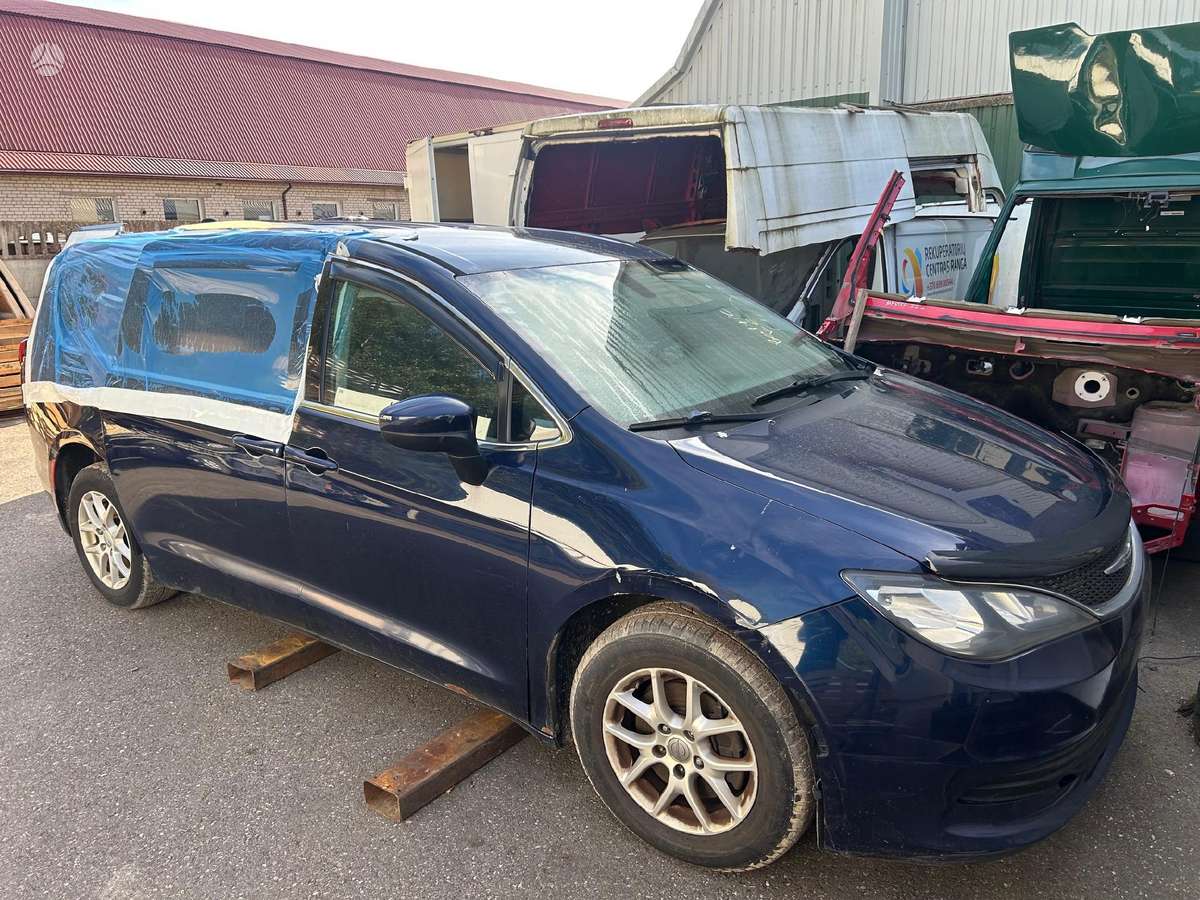 Chrysler Pacifica dalimis. Dalimis